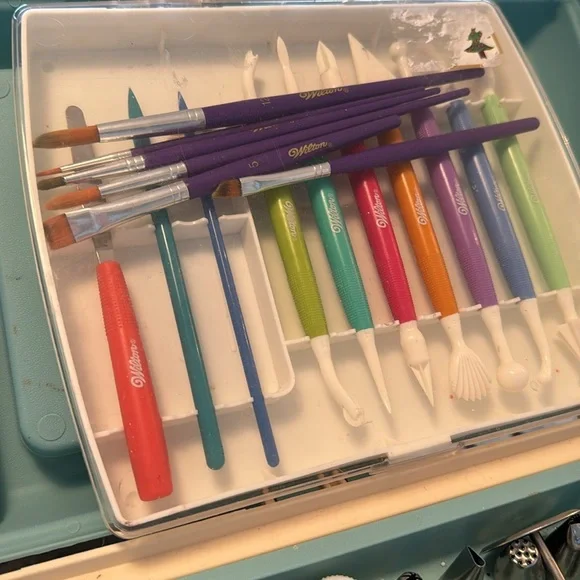 🧁 COMPLETE WILTON CAKE DECORATING TOOLS KIT